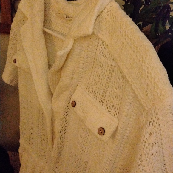 Women's white crochet romper  size S by New In  ~Like New! - Picture 2 of 4